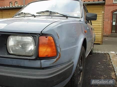 Skoda 105L skrottet :(:( - En skade jeg lavede... kørte op bag i en... Lortet kan ikke bremse. Rettede det med en hammer. billede 6
