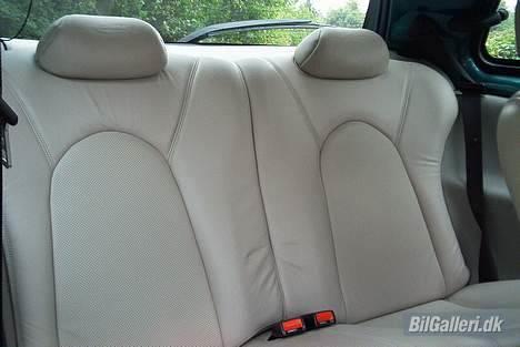 Ford Ka Luxury - Bagsædet er også godt beklædt. billede 10