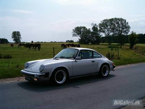 Porsche 911 Carrera 3,2 - En tidløs kontur. billede 10