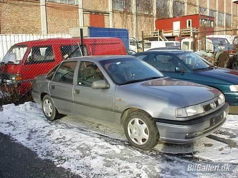 Opel Vectra 16v - Dette er et bilde fra dagen jeg kjøpte bilen.. Helt orginal! Fin ikke sant, hehe.. billede 9