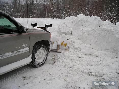 Chevrolet GMC SIERRA 4x4 Z71 - I December 2003 fik vi lige 22 tommer sne, det sne´ede i 2 dage konstant billede 9