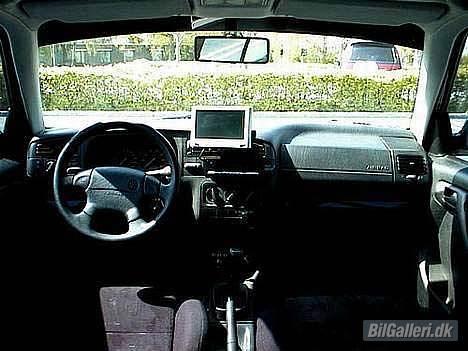 VW Golf 3 [Solgt] - Ydmy VR6 kabine i stof, gider ikke læder, det glider man rundt i når krikkerne sparker ind. billede 7