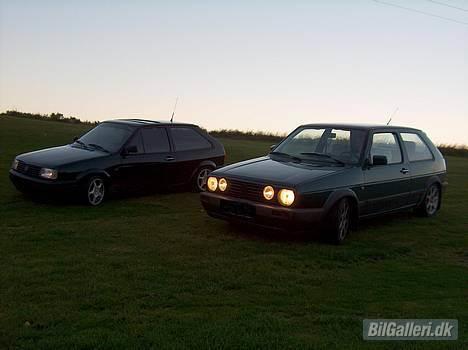 VW polo coupé - Sådan så bagagerummet ud før vi gik i gang med en dørk-plade :P billede 2