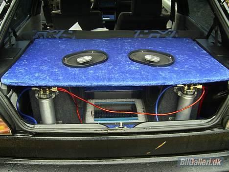 VW Golf 2 *SOLGT* - 2-TAL hjemmefusk!!! ledningen mellem kondonsatorne skal bar lig skiftes ud med en længere billede 4