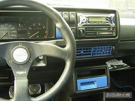 VW Golf 2 *SOLGT* - Lidt blåt maling, og så et billig sportsrat. Sårn er det at "gejle" når man er lærling billede 7