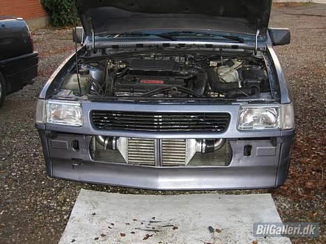 Opel Corsa 1.5TD   SOLGT - intercooleren fylder godt..Plads er der ingen af..Tak til Jesper og hans Dremel.. save save billede 6