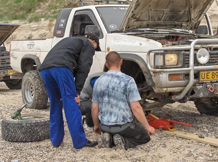 Nissan King Cab, Solgt til ophug - lort i bremserne på strandtur med nissan 4x4 billede 8