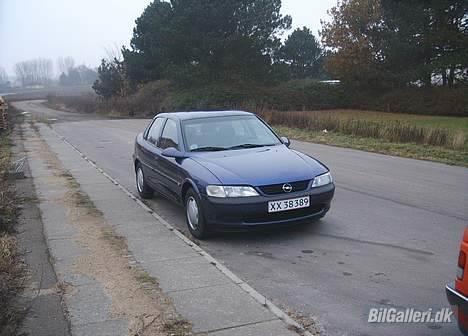 Opel Vectra B 1,8i 16v   Solgt - Billedet er taget dagen efter jeg hentede den billede 2