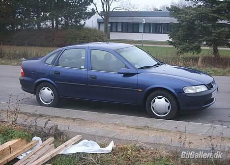 Opel Vectra B 1,8i 16v   Solgt - Billedet er taget dagen efter jeg hentede den billede 3