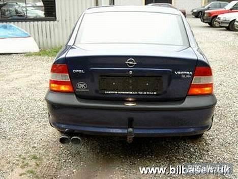 Opel Vectra B 1,8i 16v   Solgt - Det eneste styling på bilen er en lille diskret rørhale billede 5