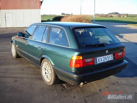 BMW 525i 24v st.car (SOLGT) billede 4