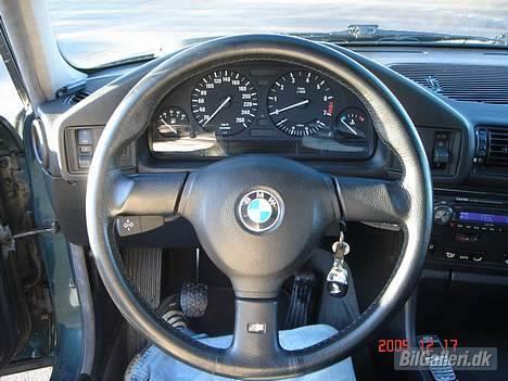 BMW 525i 24v st.car (SOLGT) billede 7