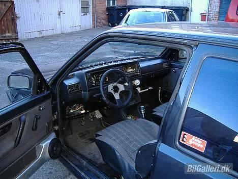 VW Golf GTI 16V - Der er ikke gjort så meget ud af kabinen! ENDNU! hehe billede 4