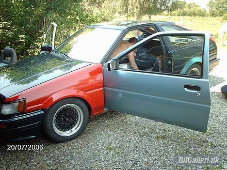 Toyota Corolla Coupé ae86 SOLGT - sådan så den ud inden jeg startede... billede 2
