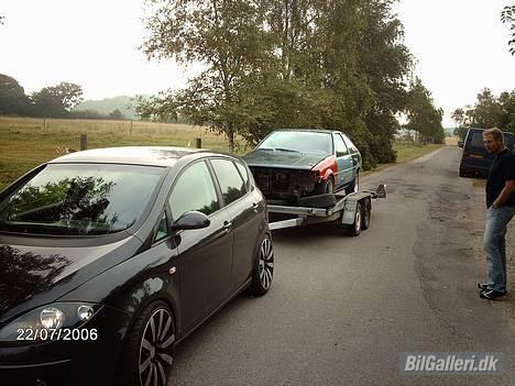 Toyota Corolla Coupé ae86 SOLGT - Så er den skilt ad og klar til at blive kørt til maler en fucker tidlig lørdag morgen...  billede 3