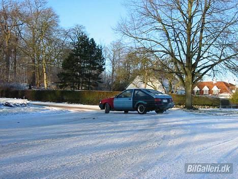 Toyota Corolla Coupé ae86 SOLGT - Tja... Lige da jeg havde fået den... Livet leves sidelæns.. billede 5
