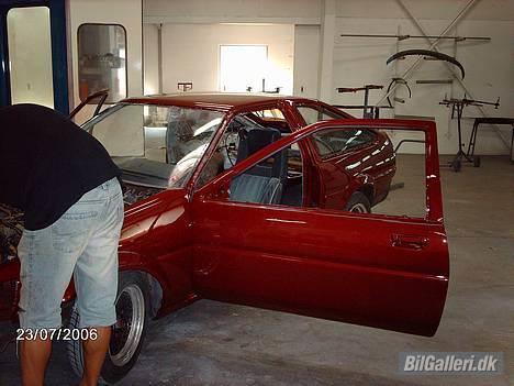 Toyota Corolla Coupé ae86 SOLGT - Så er den kommet ud fra varme kabinen, og er ved at sætte lidt småting på den så jeg kan køre den hjem... billede 6