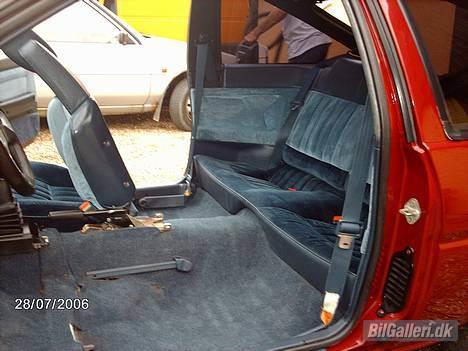 Toyota Corolla Coupé ae86 SOLGT - Et glimt af kabinen som også har fået en ordenlig tur.. billede 8