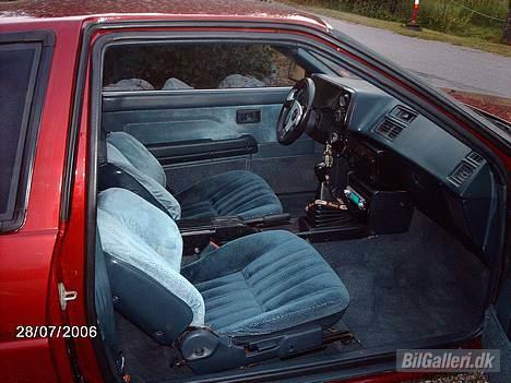 Toyota Corolla Coupé ae86 SOLGT - Fører sæderne som også har fået en stor tur.. min dejlige kæreste har nøjsomt skilt dem ad i atommer og ordnet dem i alle krogene... billede 9