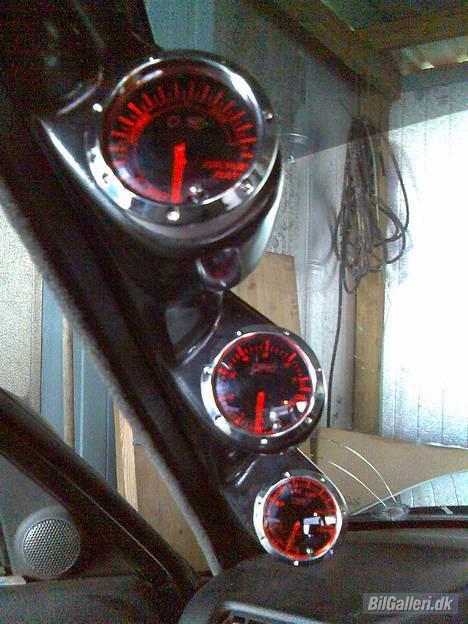 BMW 2.7 Eta - Så kom der A-stolpe holder i med 3 fede ure monteret ;-) billede 18