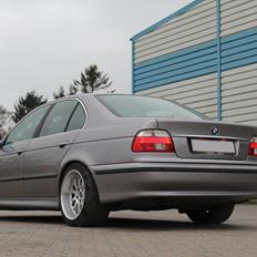 BMW E39 523i