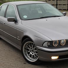 BMW E39 523i