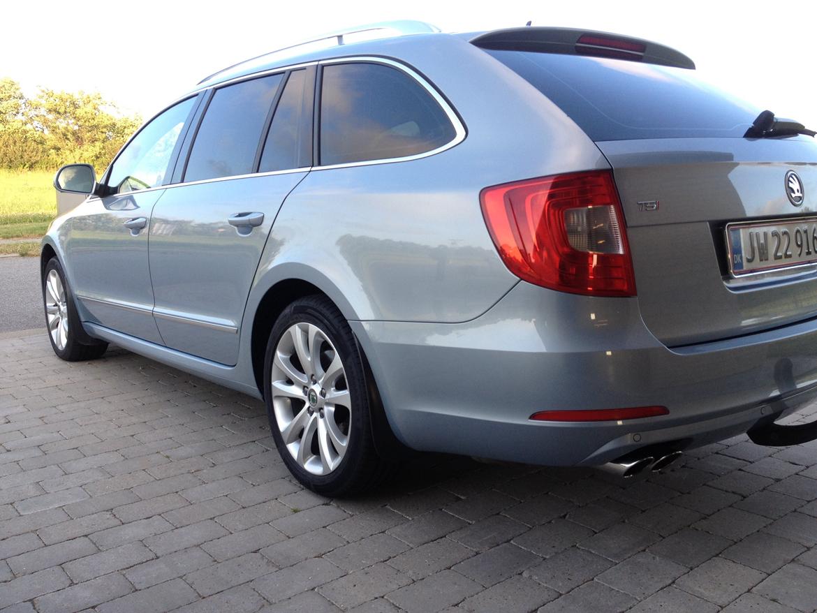 Skoda Superb combi elegance billede 1
