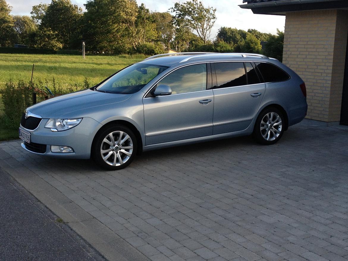 Skoda Superb combi elegance billede 2