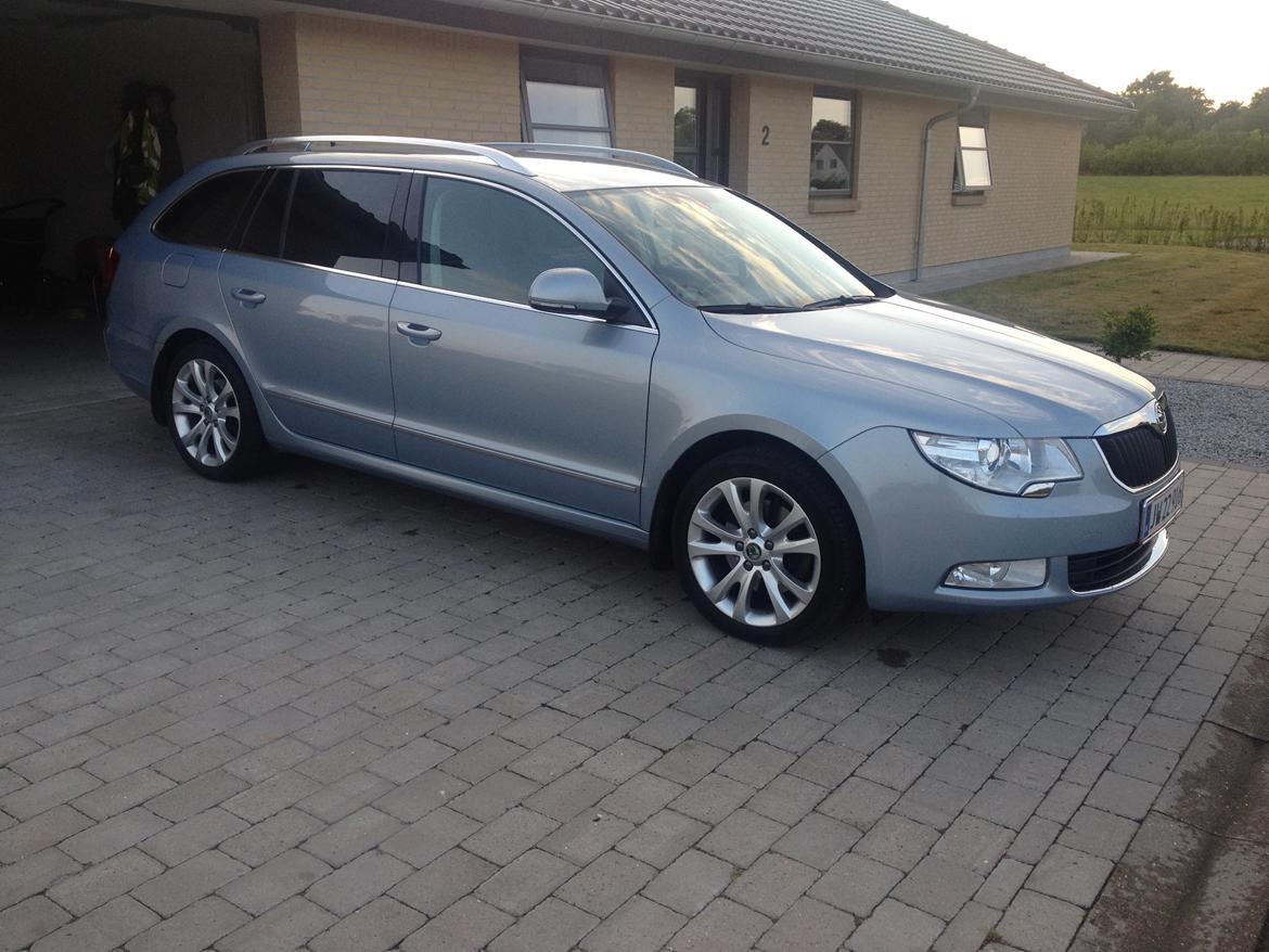 Skoda Superb combi elegance billede 4
