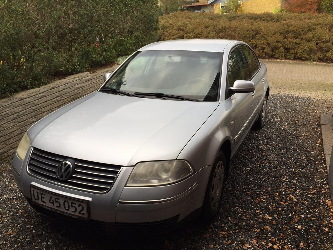 VW Passat 3bg 1.9 tdi avb limousine - Lige ankommet, mangler polering af lygter osv billede 1