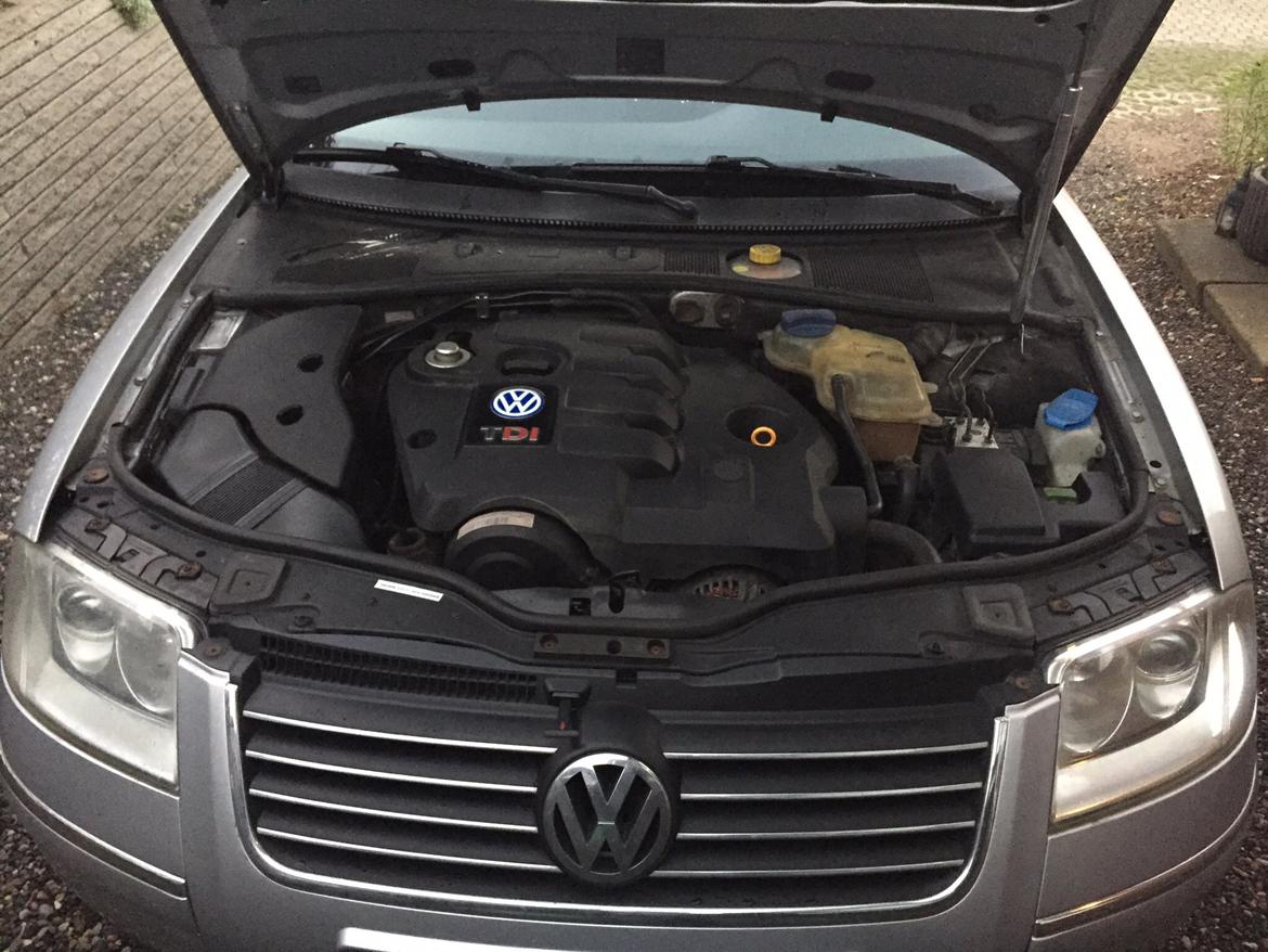 VW Passat 3bg 1.9 tdi avb limousine - Vasket, og smurt ind, frisk tandrem, vandpumpe og termostat, nu kan den varme igen billede 11