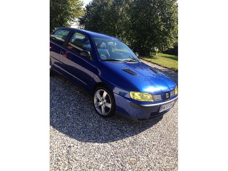 {{currentPhoto.altText}} billede {{currentPhoto.number}}