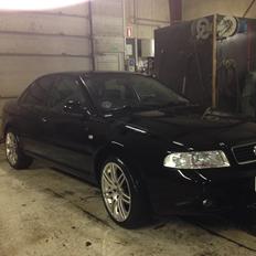 Audi audi a4 b5 1,8 limo