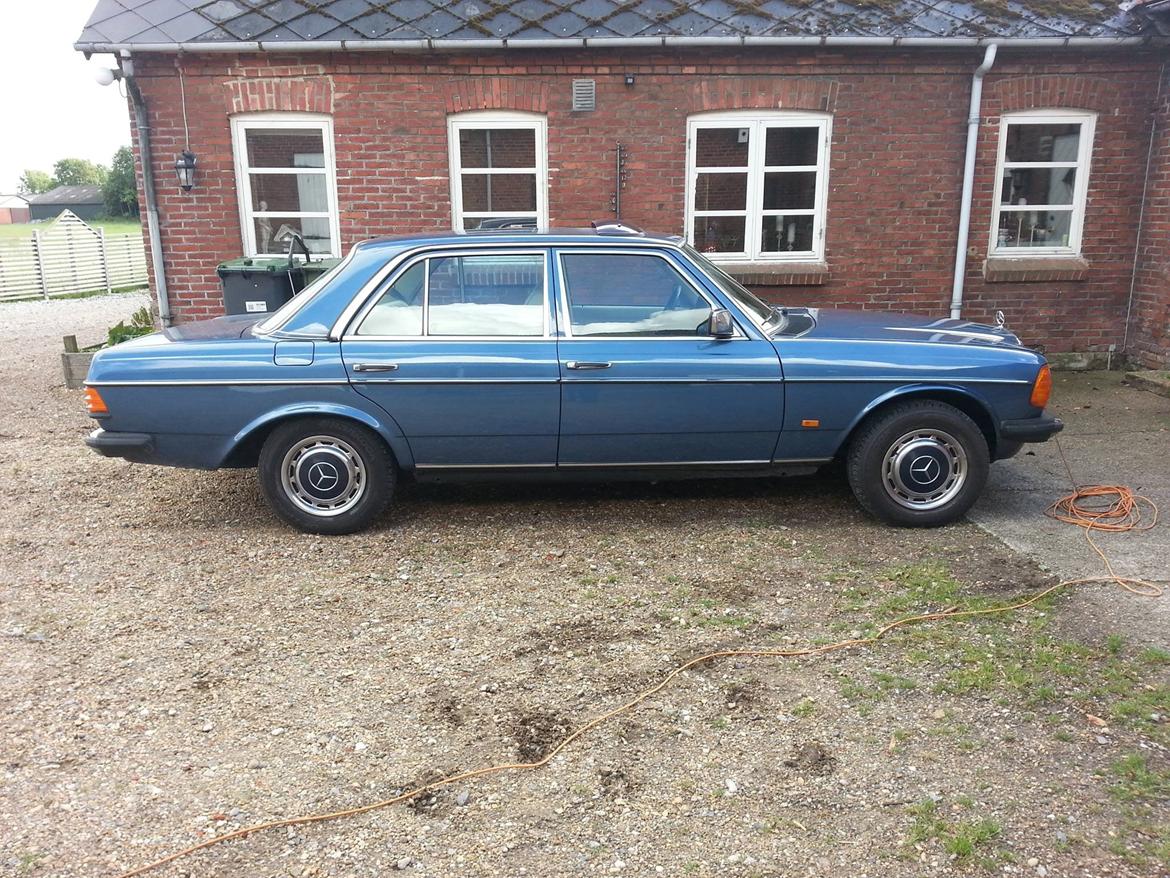 Mercedes Benz 250 - sommeren 2013 billede 1