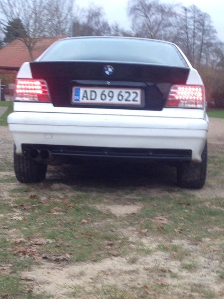 BMW 320i billede 2