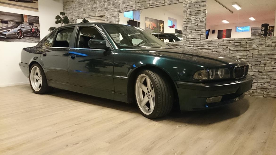 BMW 740i E38 - I vinterhi billede 1
