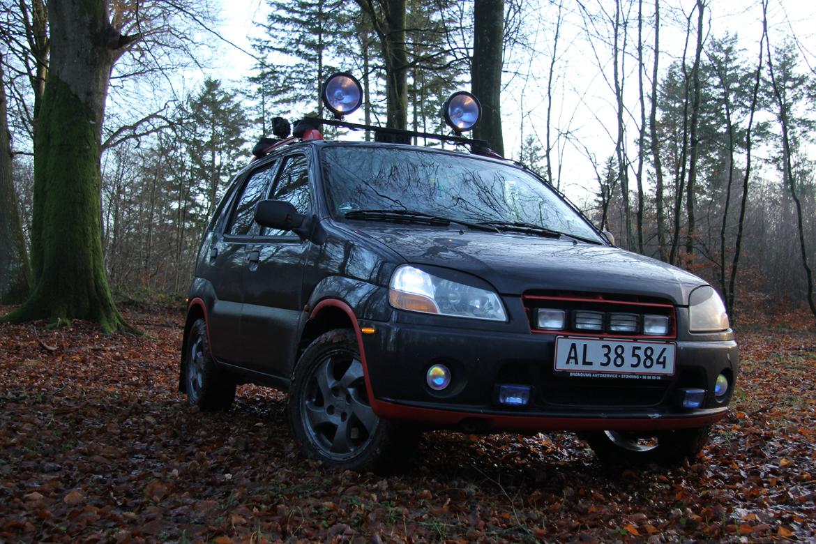 Suzuki Ignis 1.3 4WD - Den klarer sig ganske godt i mudderet, så det bliver spændende at se om den kan klare sne. billede 1