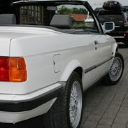 BMW E30 320i cabriolet