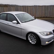 BMW E90 320i / Solgt !