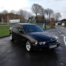 BMW 523i