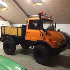 Mercedes Benz Unimog 421