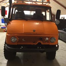 Mercedes Benz Unimog 421