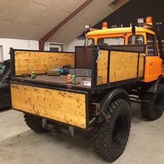 Mercedes Benz Unimog 421