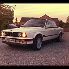 BMW E30 320i cabriolet