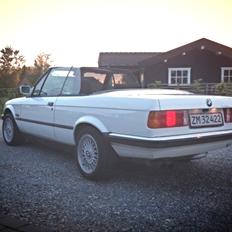 BMW E30 320i cabriolet