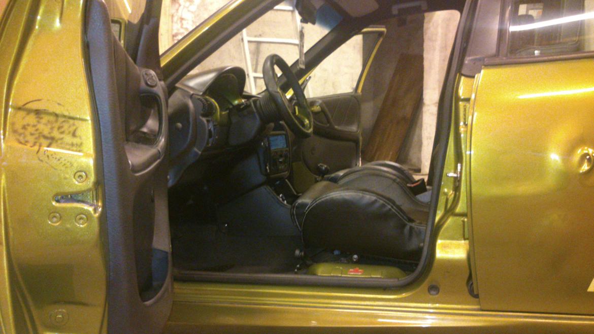 Opel Astra 2.0 16v Caravan C20let "200ts" Showcar - Læg mærke til de indfarvede detaljer, airbrush og den fine lak! :) billede 23