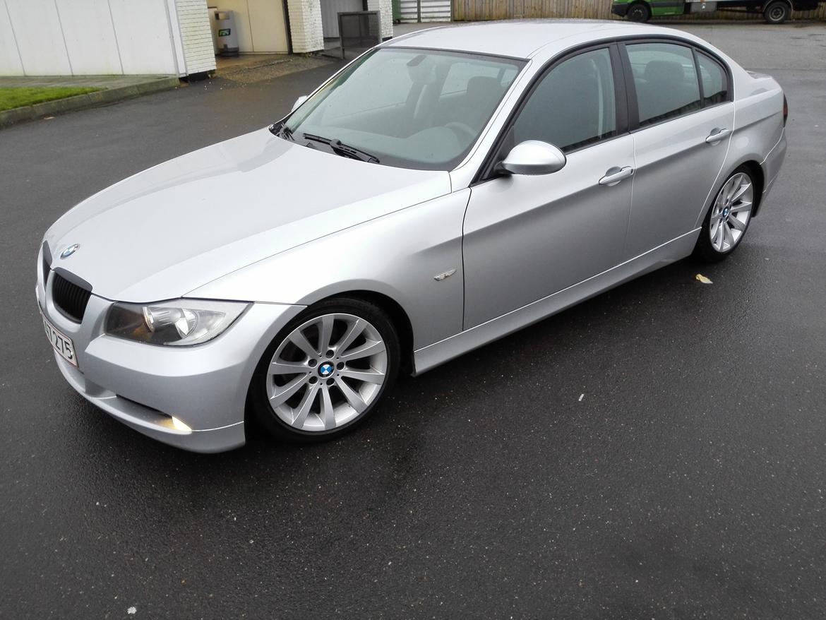 BMW E90 320i / Solgt ! billede 3