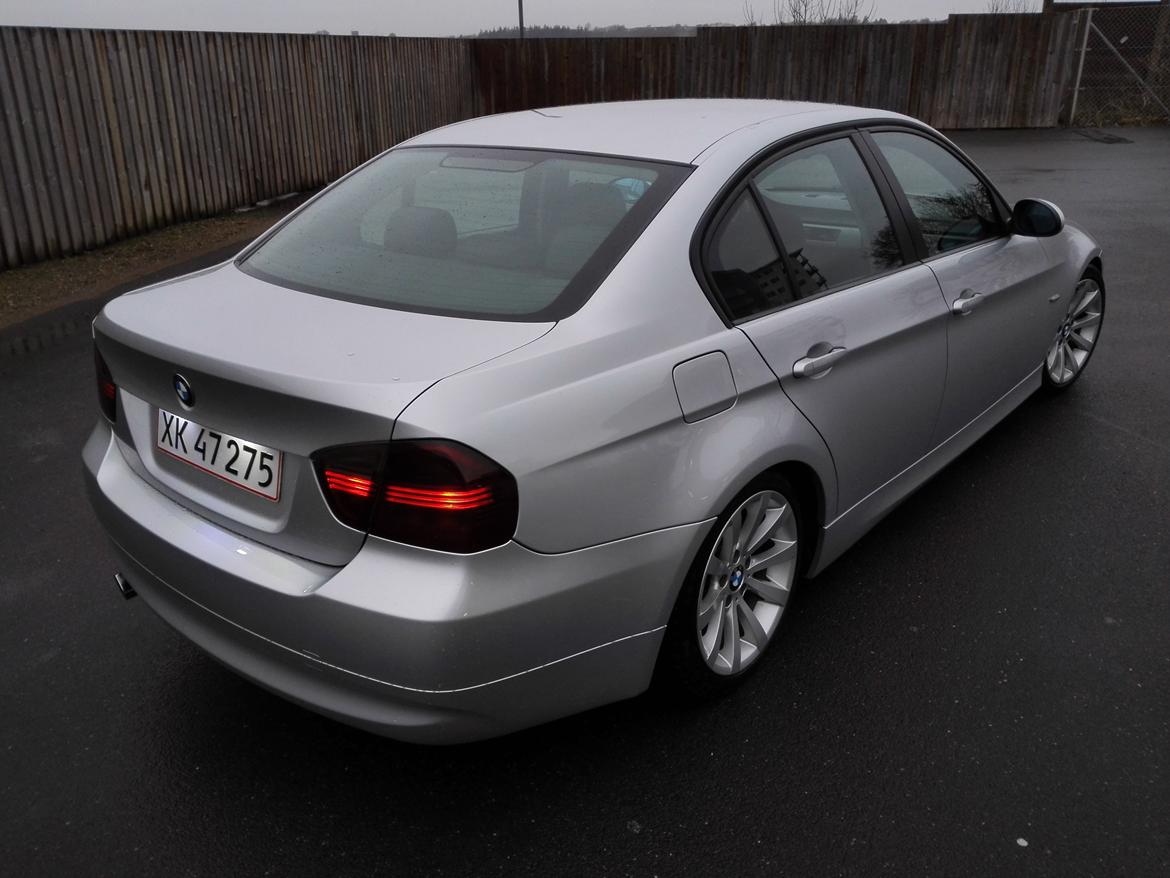 BMW E90 320i / Solgt ! billede 8