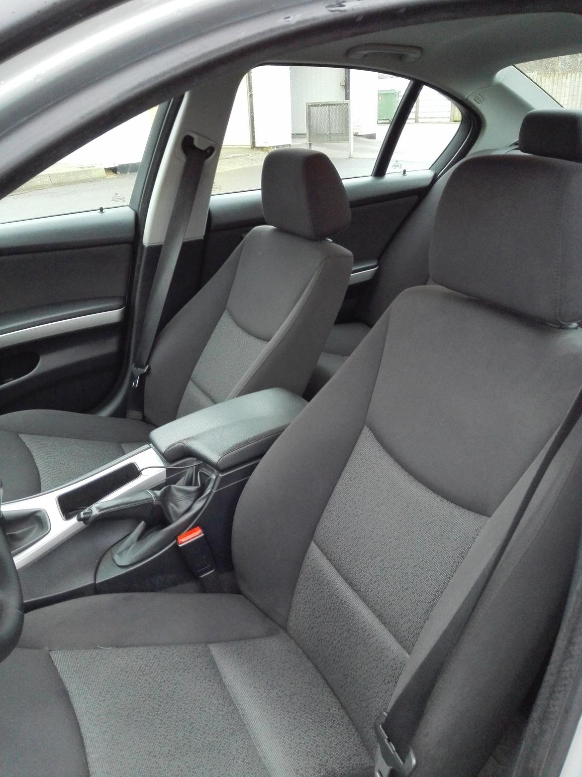 BMW E90 320i / Solgt ! billede 10