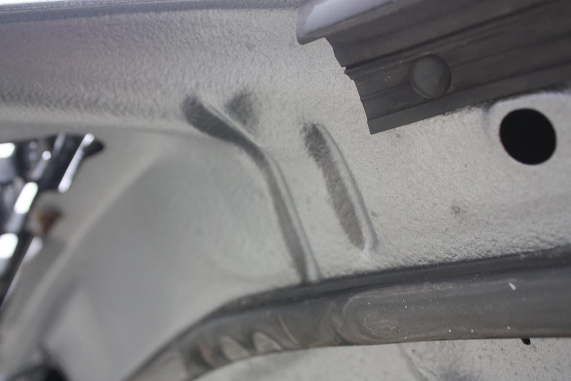 Volvo V40 1.8 Classic/Comfort - Body indvendigt i foklap imod stenslag og rust billede 23